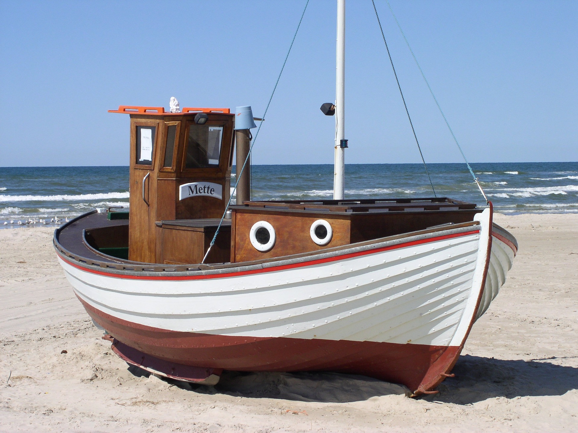 fishing-boat-49523_1920